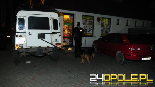 Włamali się do Żabki i ukradli wódkę