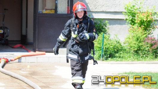 Kobieta dowodzi zastępem strażaków