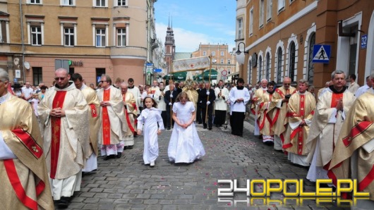 Boże Ciało. Setki opolan na procesji