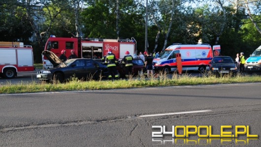 Bmw uderzyło w volkswagena, jedna osoba ranna