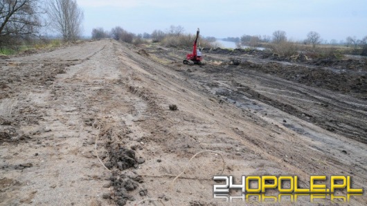 Kolejne naprawy wału na Metalchemie