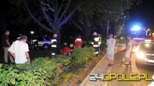 Pijany kierowca skończył na drzewie