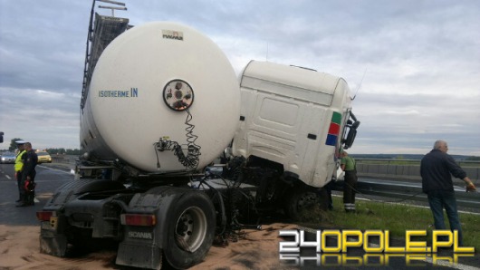 Przewrócona cysterna blokowała ruch na autostradzie