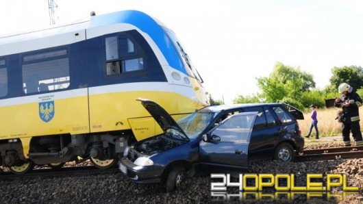 W Komprachcicach samochód wjechał pod szynobus