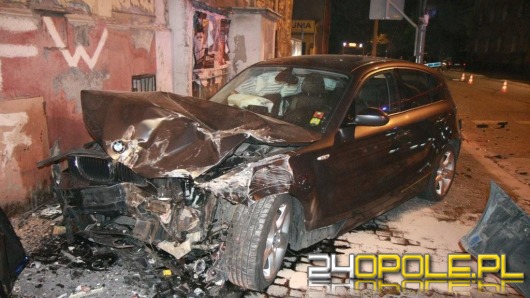 Dwa rozbite BMW, trzy osoby poszkodowane
