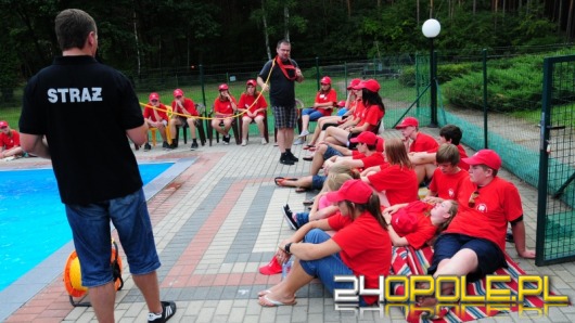 Młodzi adepci pożarnictwa na obozie