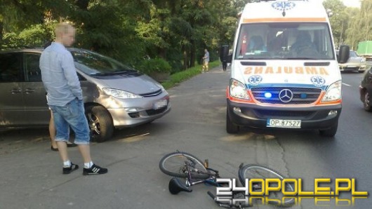 Zderzenie roweru z toyotą przy ulicy Nysy Łużyckiej
