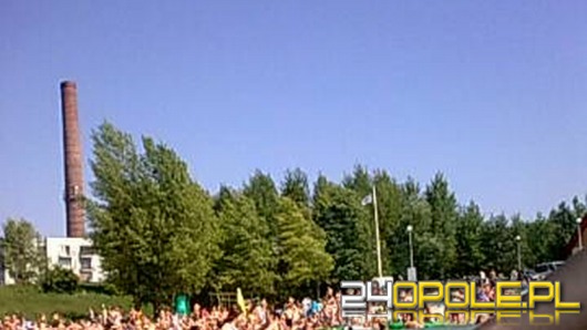 Wystające druty na kąpielisku Bolko
