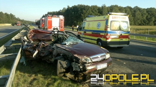 Auto zmiażdżone, kierowca tylko poobijany