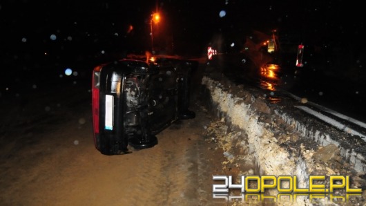 Fiat uno wypadł z remontowanej drogi, kierowca miał prawie 4 promile