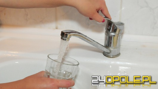 Z kranów może płynąć żółta woda