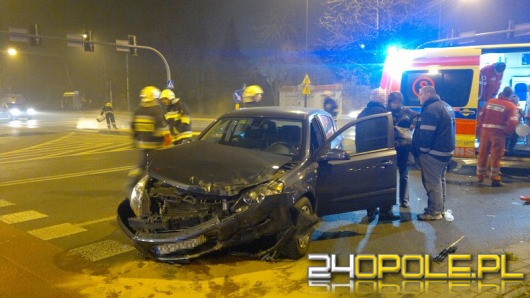 Kierowca audi zignorował czerwone światło 