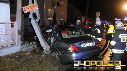 Pijany kierowca wjechał w słup, mieszkańcy ul. Grudzickiej bez prądu