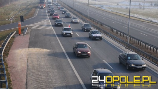 Około 300 aut blokowało autostradę. Kierowcy protestują