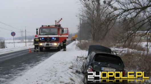 Pijany mężczyzna po imprezie ukradł auto i je rozbił