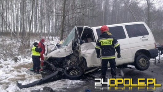 Wypadek ciężarówki i busa w Prądach