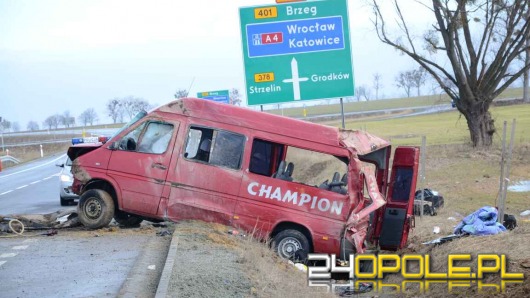 Wypadek busa, ciężko ranną kobietę zabrał śmigłowiec LPR