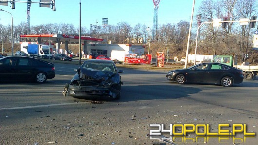 Wypadek na skrzyżowaniu, tworzą się korki