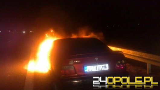 Płomienie na autostradzie. Paliło się BMW