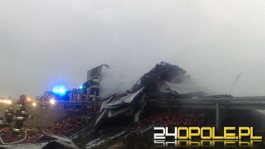 Na autostradzie spłonęła naczepa ciężarówki