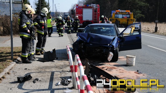 Kierowca daewoo wjechał w barierki