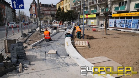 Fontanna przy placu Piłsudskiego wciąż niegotowa