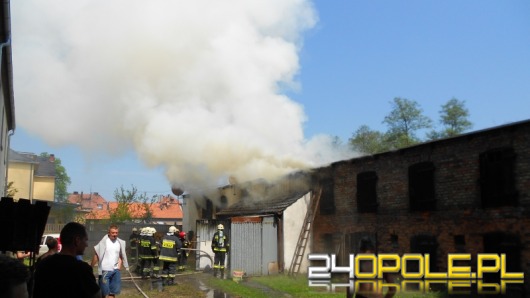 W Osowcu palił się garaż i budynek gospodarczy