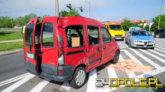 Wjechała na skrzyżowanie na czerwonym świetle, doszło do zderzenia