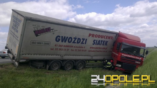 Podczas jazdy w ciężarówce pękła opona