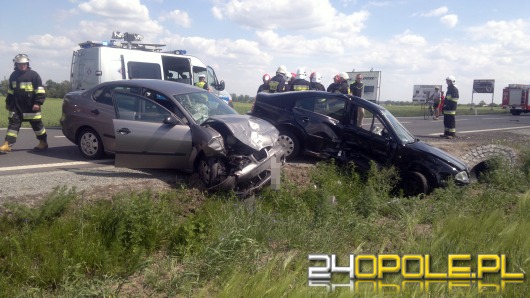 Zderzenie strażackiego busa i dwóch samochodów osobowych