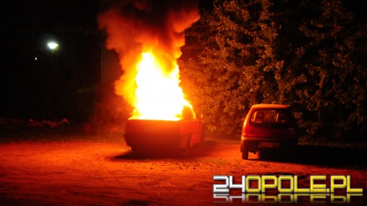 Kolejne dwa auta spłonęły w nocy w Opolu