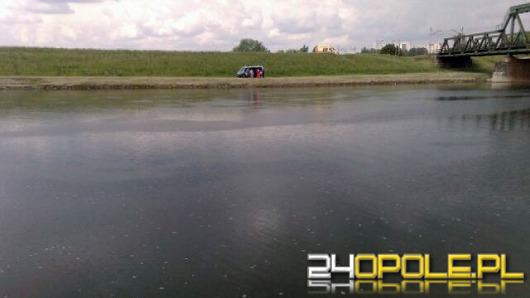 Policjanci wyciągnęli z Odry pijanego mężczyznę