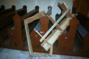 Zatrzymano sprawców dewastacji kościoła w Białej
