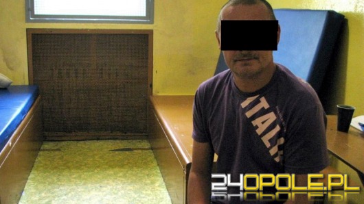 Pijany mężczyzna groził nożem sąsiadowi 