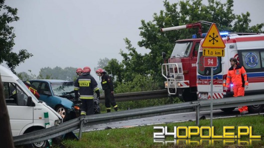Wyprzedzał na skrzyżowaniu, doszło do czołowego zderzenia
