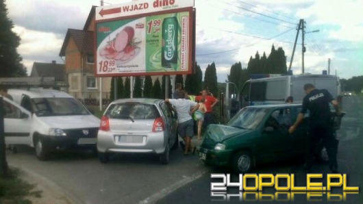 Trzy auta zderzyły się w Tarnowie Opolskim