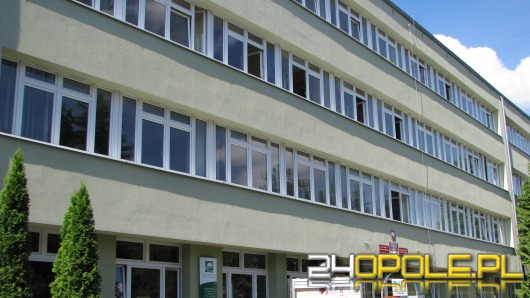 "Przedsiębiorczy" stażysta podawał się za starostę