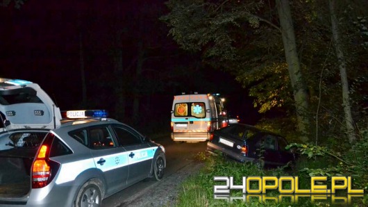 Pijana kobieta rozbiła auto na drzewie