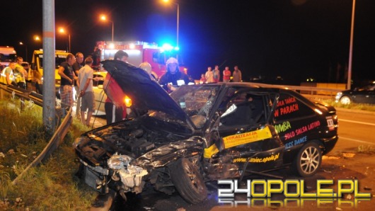 Wjechała na czerwonym świetle, uszkodziła trzy pojazdy