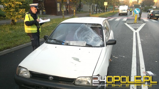 Starsza kobieta potrącona na przejściu dla pieszych na Chabrach