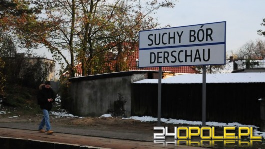 Dwujęzyczne tablice stanęły na dworcach w gminie Chrząstowice