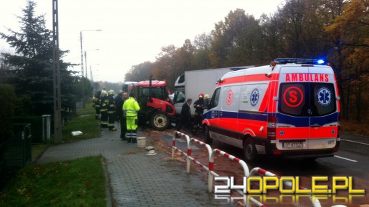 W Walidrogach bus wjechał w traktor