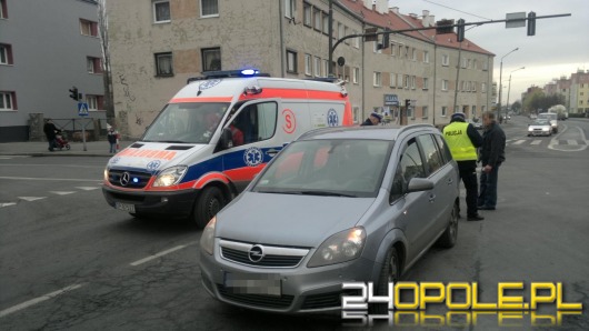 67-letni motorowerzysta ranny po wypadku na skrzyżowaniu
