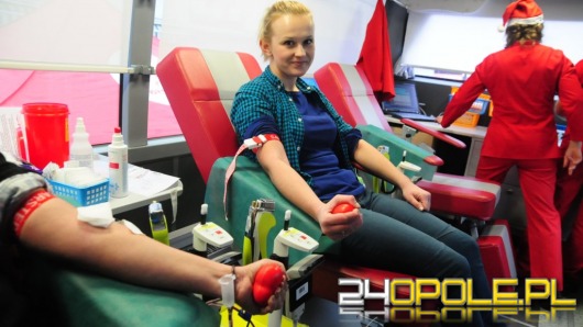 Mikołajkowa akcja krwiodawstwa na Placu Wolności