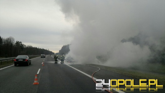 Terenowa toyota zapaliła się na autostradzie