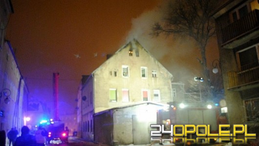 Nocny pożar w Głuchołazach. Spłonęło poddasze wielorodzinnego budynku