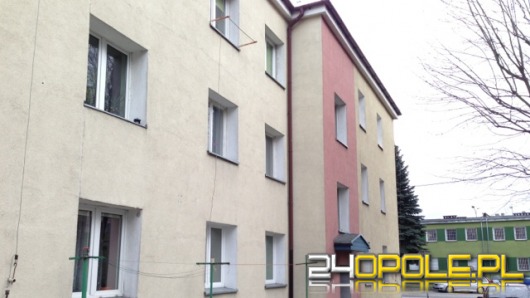 Lokatorzy bloku mieszkalnego znaleźli zwłoki bezdomnego