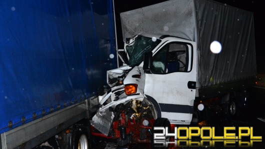 Zderzenie busa i ciężarówki na autostradzie