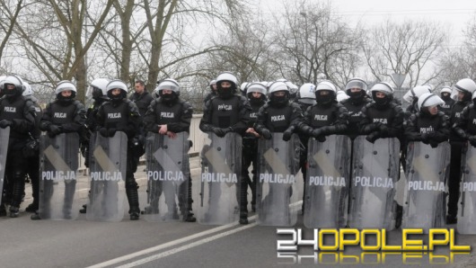 Mecz Chemika z Odrą bez incydentów. Porządku pilnowało kilkuset policjantów.