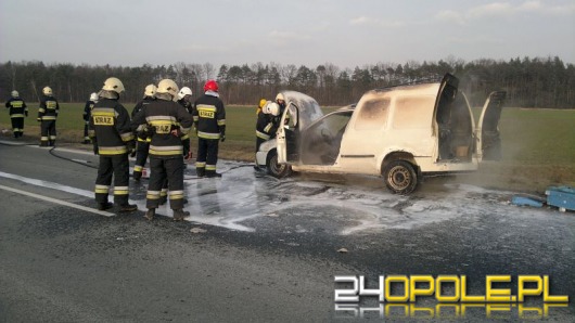 Pożar na obwodnicy Opola - samochód zapalił się podczas jazdy